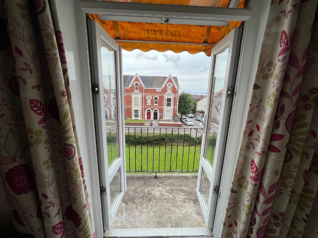 Hurst Dene Aparthotel photo