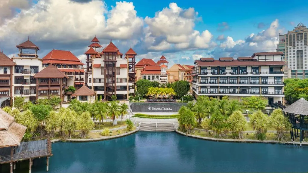 DoubleTree by Hilton Putrajaya Lakeside，位于普特拉贾亚的酒店