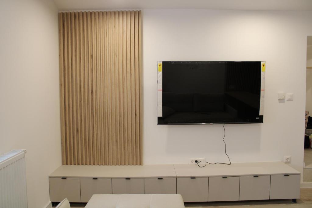 Urban Den - 3