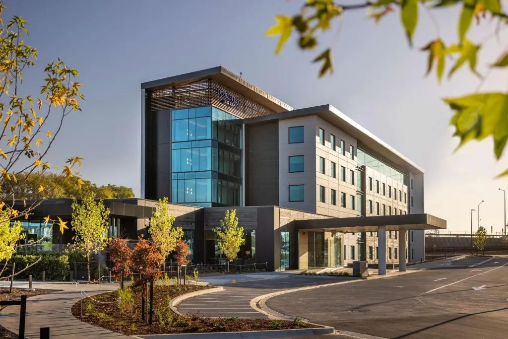 DoubleTree By Hilton Auckland Karaka, hotel in Auckland