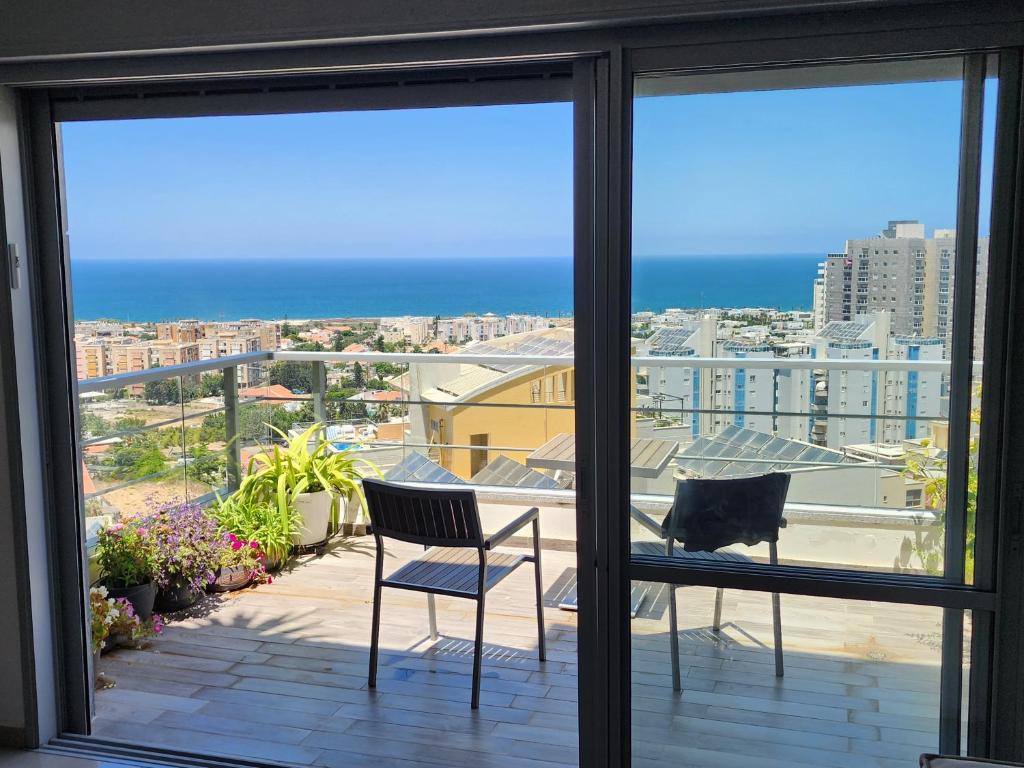 דירת פאר, נוף לים, אמבט ג'קוזי photo