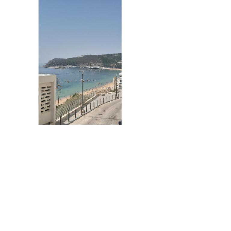 Small apartment by the beach, Sesimbra