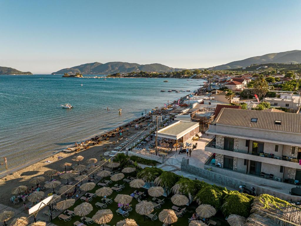 Horizon Beachfront Apartments photo