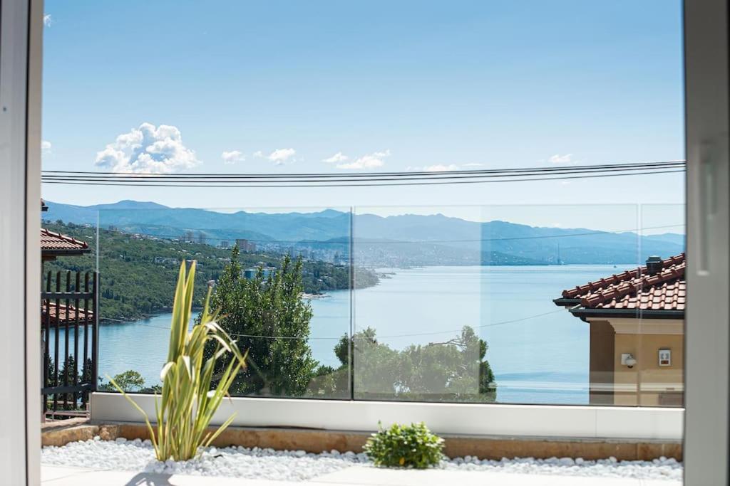 Apartment Starfish with private pool and magnificent sea view, Opatija