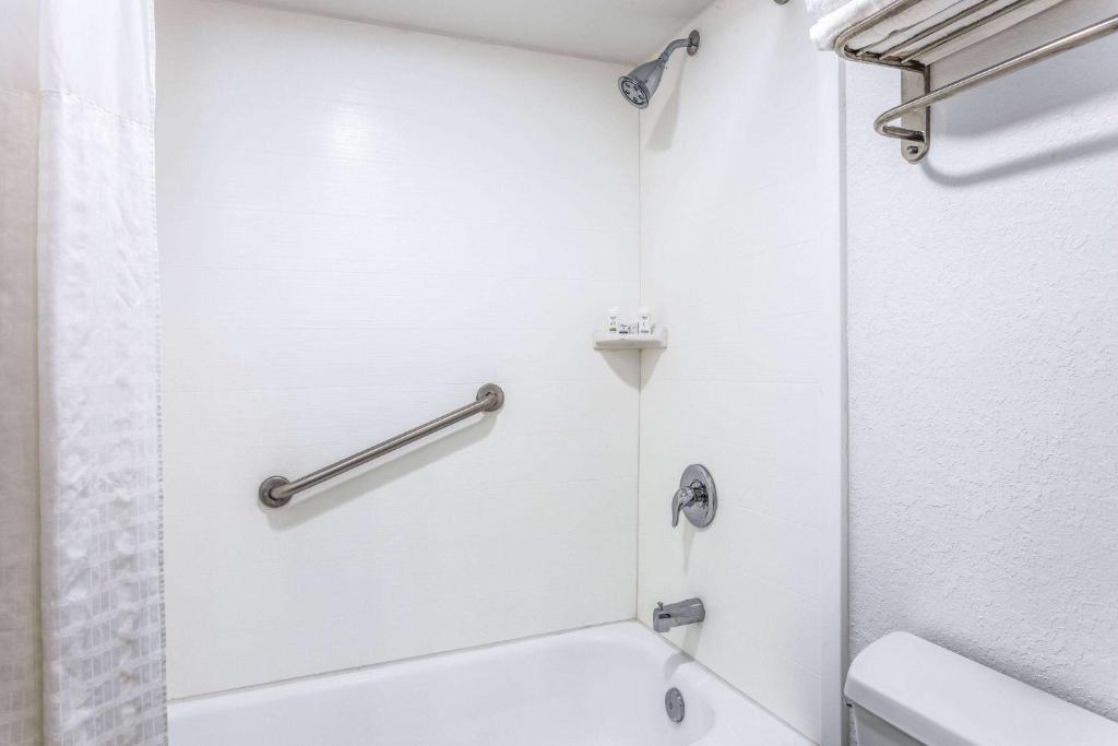 Orlando Ramada by Wyndham Altamonte Springs Near I-4 Additional