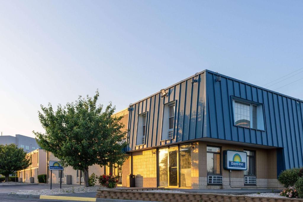 Days Inn by Wyndham Winchester photo