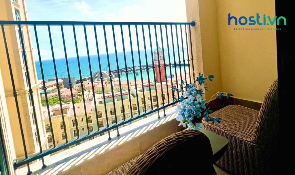 Hillside Mediterranean luxury condotel managed by Hosti