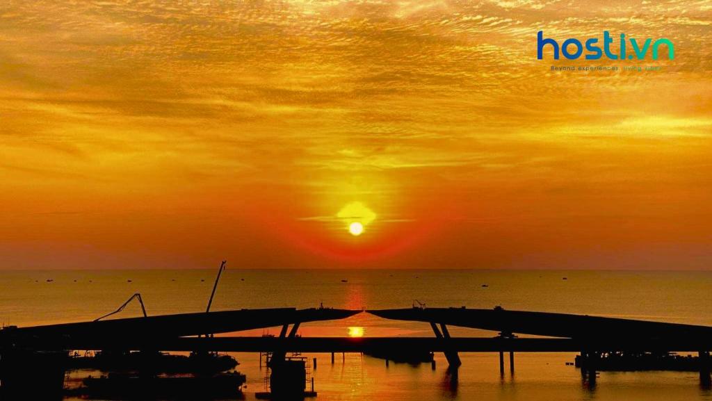 Hillside Mediterranean luxury condotel managed by Hosti