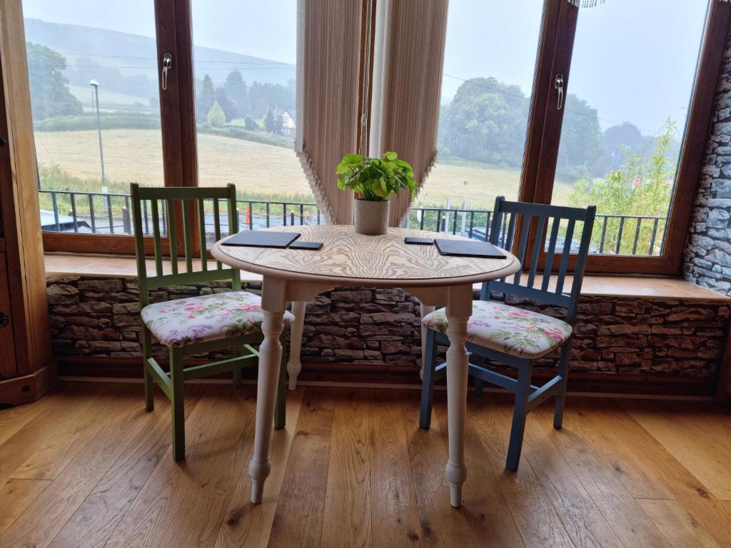 Castle Lodge - Brecon Beacons Accommodation 전경