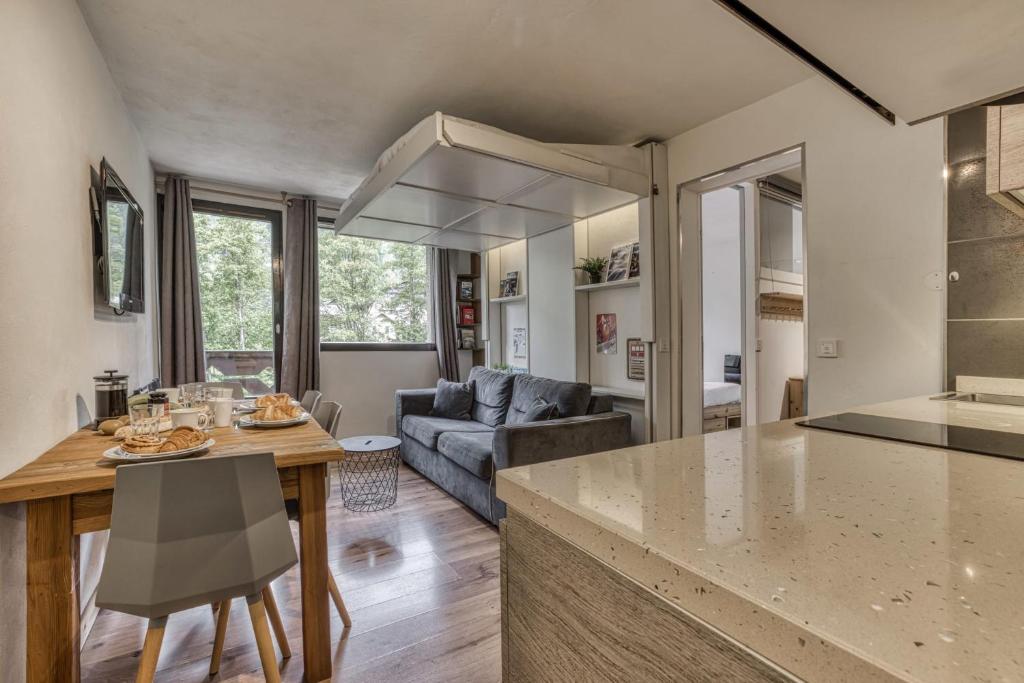 Aiguille du Grépon - Bright Apartment in the Heart of Chamonix - 2
