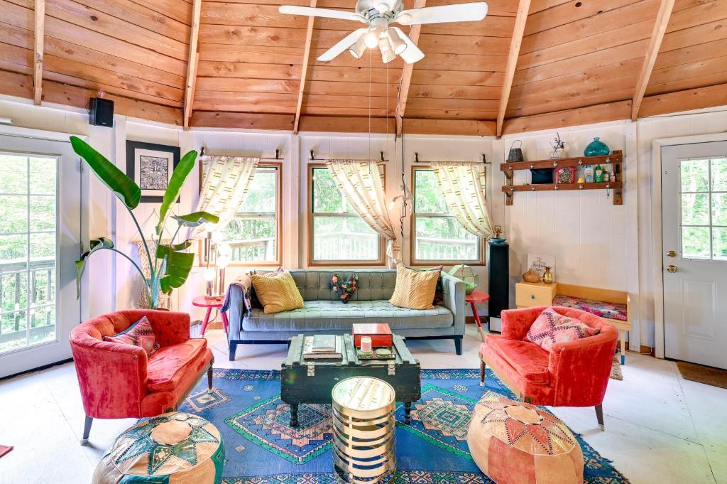 Restorative Catskills Hideaway with Deck on 15 Acres