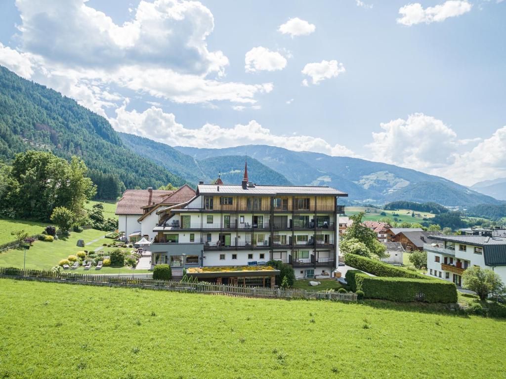 Hotel Muhlgarten — Hotel in San Lorenzo di Sebato