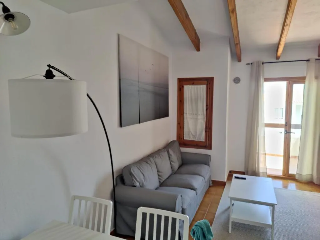 Biniplaya - Apartamento reformado al lado de la playa，位于阿雷纳尔登卡斯特尔的酒店