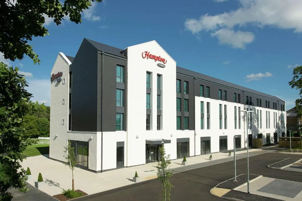 Hampton By Hilton Hamilton Park, hotel in Hamilton