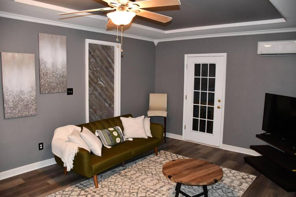Modern 1-bd Suite w Private Entrance & Kitchenette