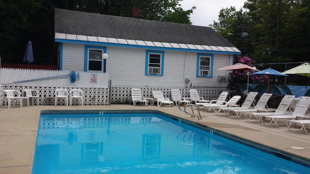 Weirs Beach Motel & Cottages photo