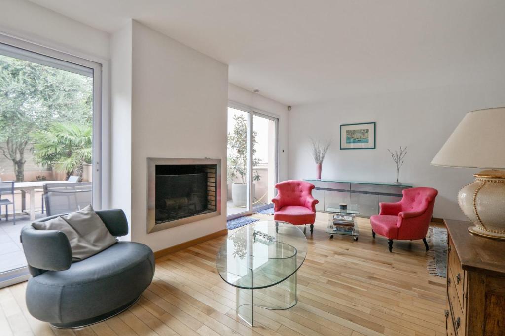 Lovely house with garden Saint-Cloud near Paris - Welkeys