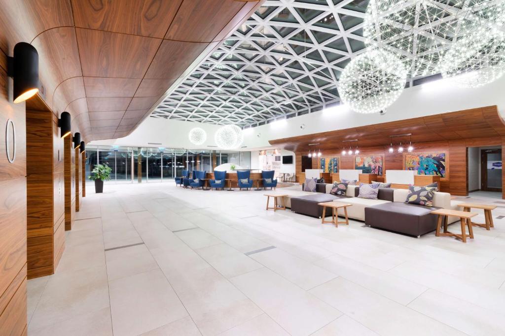ダブルツリー バイ ヒルトン クラクフ (DoubleTree by Hilton Krakow) フロント・ロビー