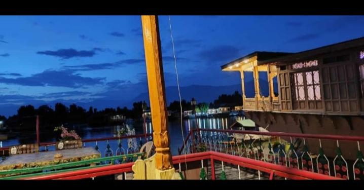HOUSE BOAT LUXURIOUS PALACE House Boat Luxurious Palace&Tours photo