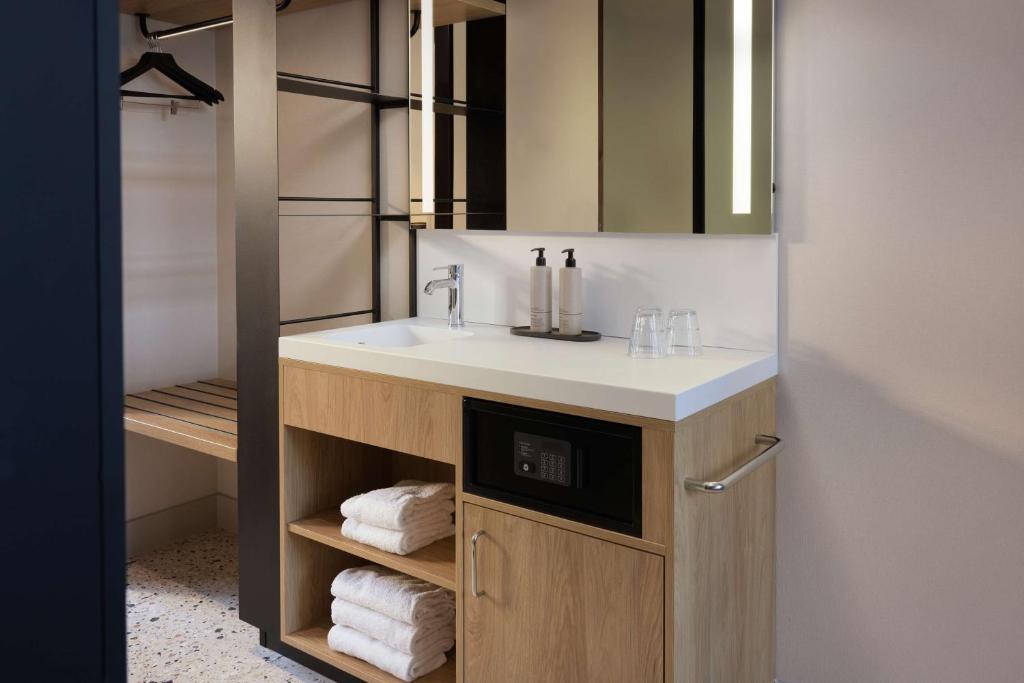 Motto by Hilton Rotterdam Blaak photo