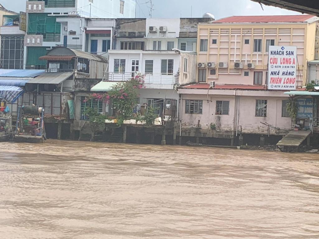 Khach san Cuu Long A, cho Vinh Long photo