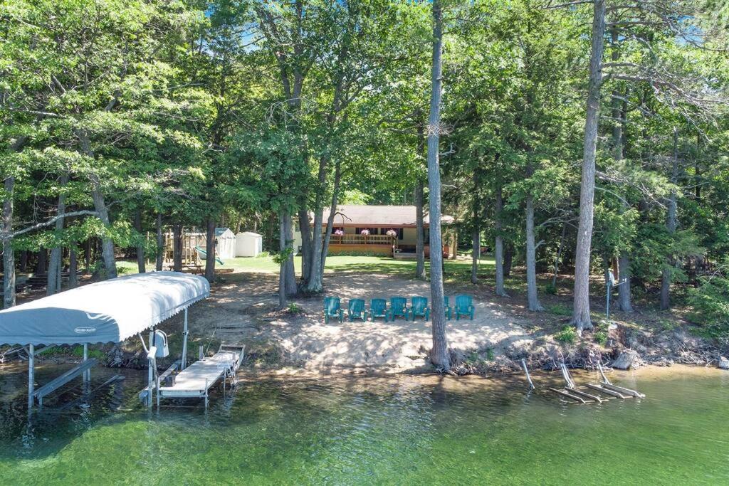 Lakeside Getaway with Hot Tub 周辺案内