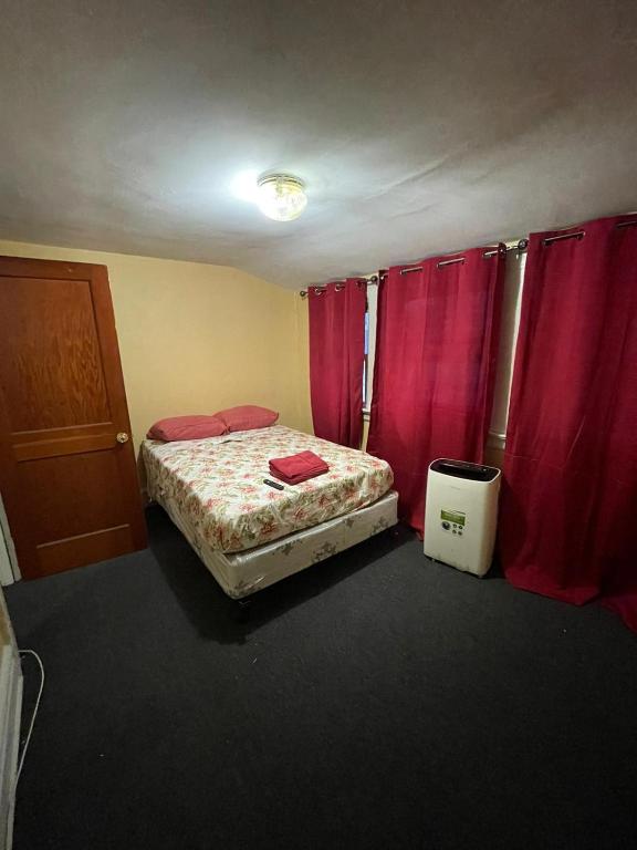 Maple wood home 15 minutes from EWR