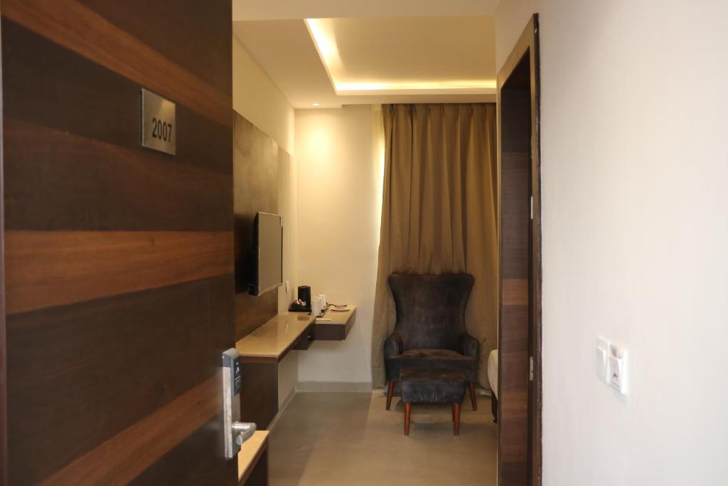 Meera Madhav Resort photo