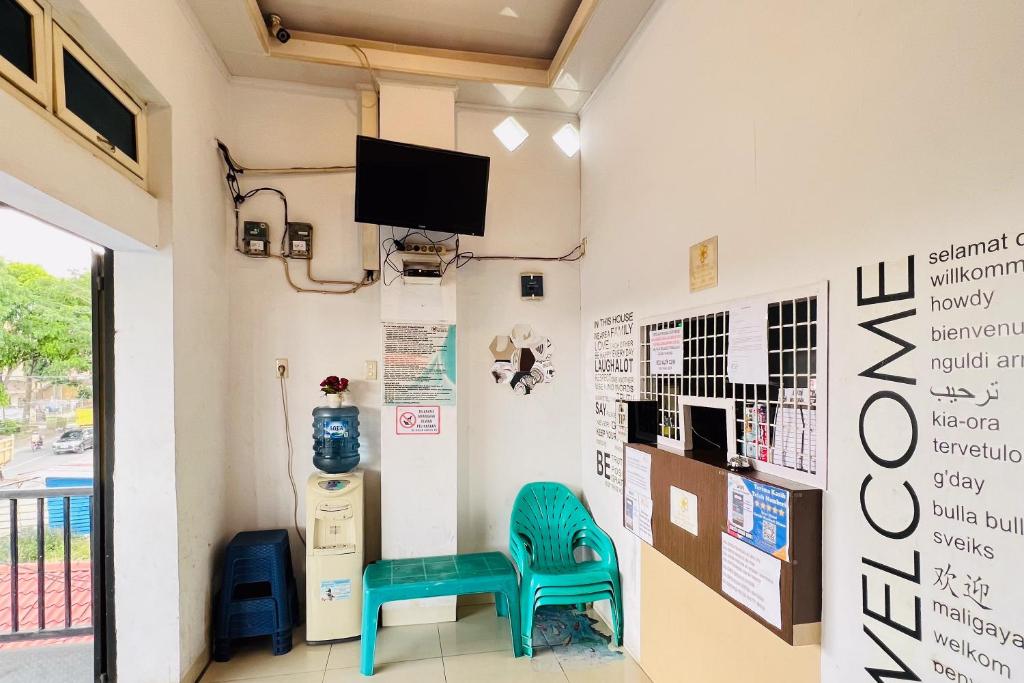 OYO 89995 Damai Guest House photo