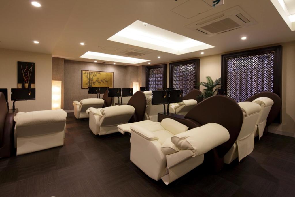 Shared lounge/TV area