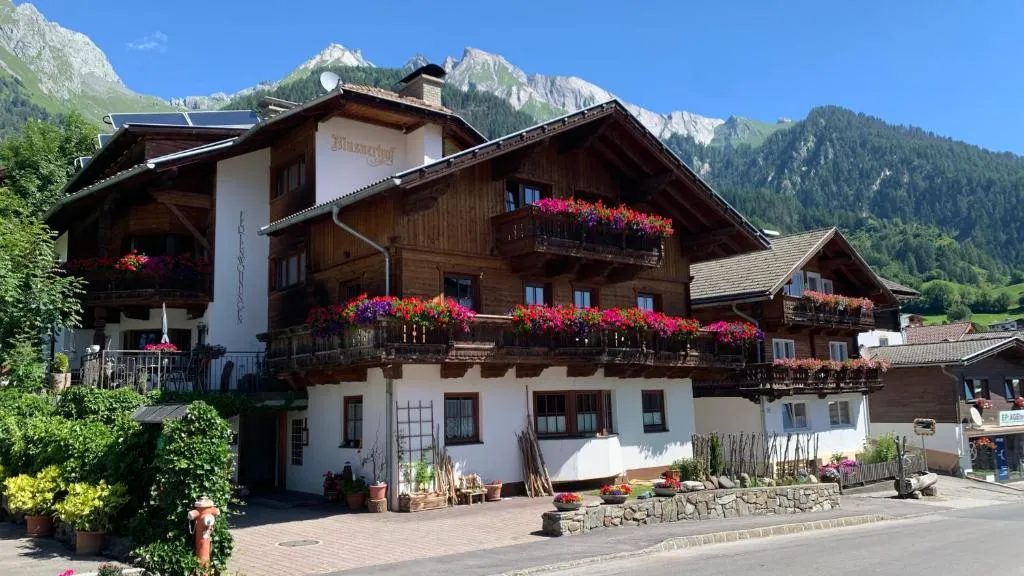 Blusnerhof, hotel in Virgen