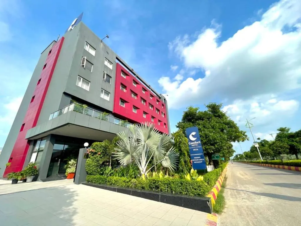 Comfort Hotel Vista，位于勒克瑙的酒店
