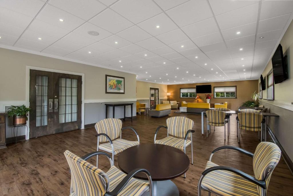 Comfort Inn and Suites Barnesville - Frackville photo