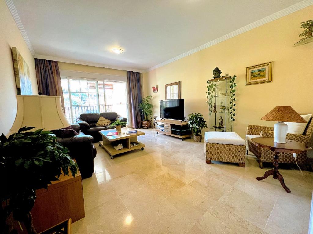Beautiful apartment with pools, playground and paddle tennis - Family friendly and near Vithas Hospital - Free parking in garage - 4