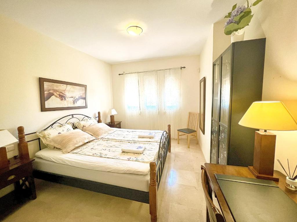 Beautiful apartment with pools, playground and paddle tennis - Family friendly and near Vithas Hospital - Free parking in garage - 5