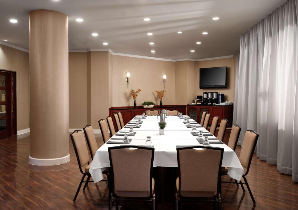 Hilton Arlington 호텔 이미지 1