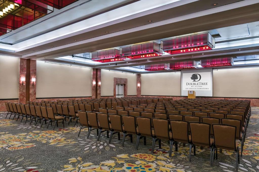 Tárgyalóterem/bálterem