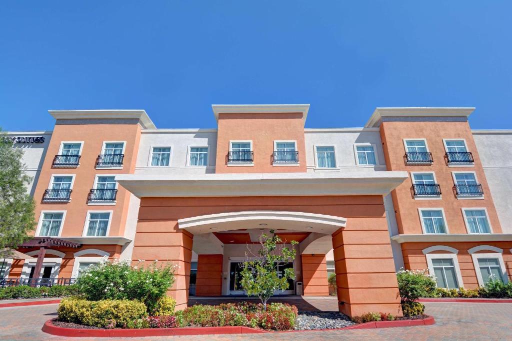 Embassy Suites Valencia Hotel photo