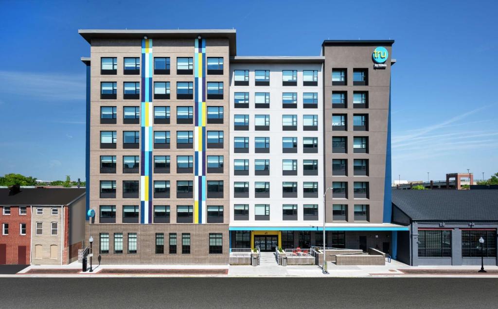 Tru by Hilton Baltimore Harbor East photo