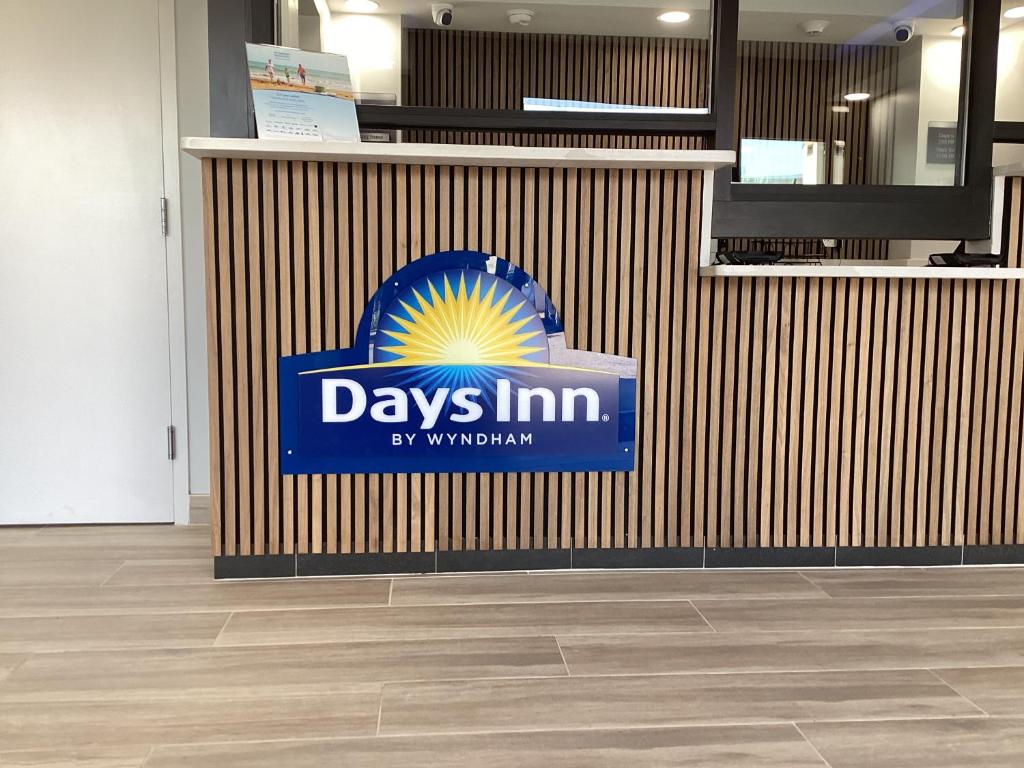 Days Inn by Wyndham Baltimore Northwest photo