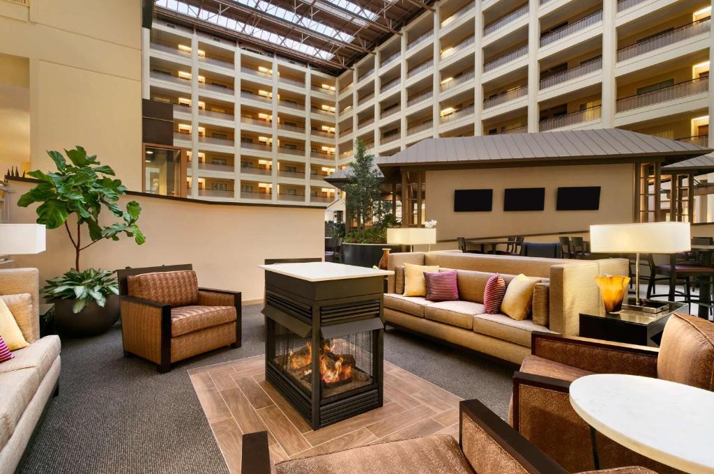 Embassy Suites by Hilton Chicago North Shore Deerfield photo