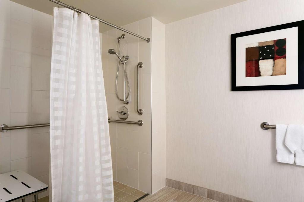 Embassy Suites by Hilton Chicago North Shore Deerfield photo