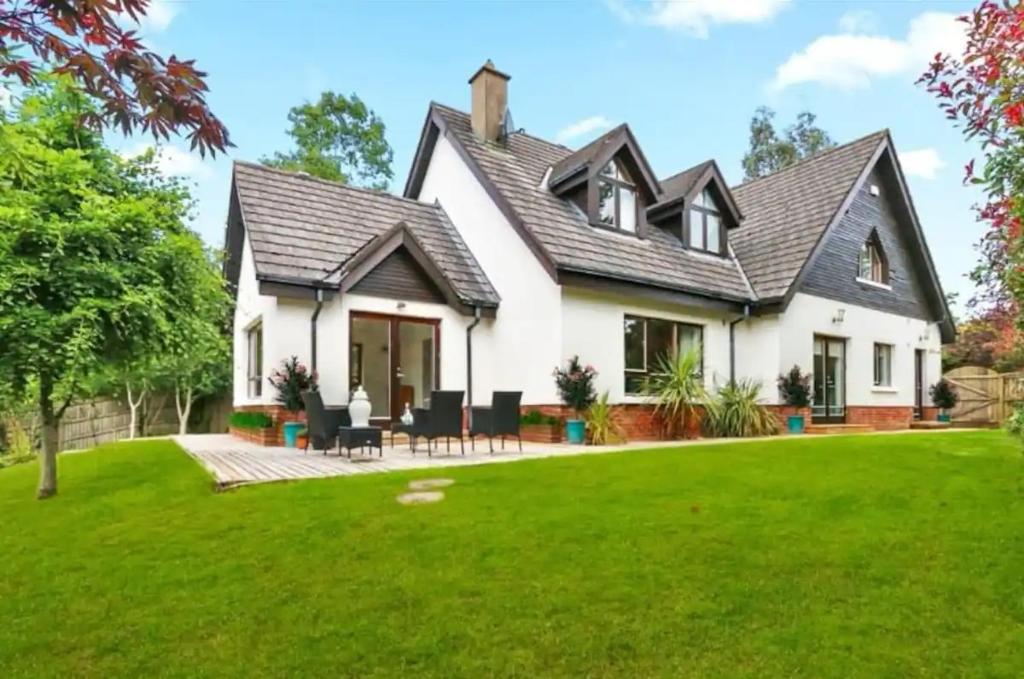 Large Detached Villa