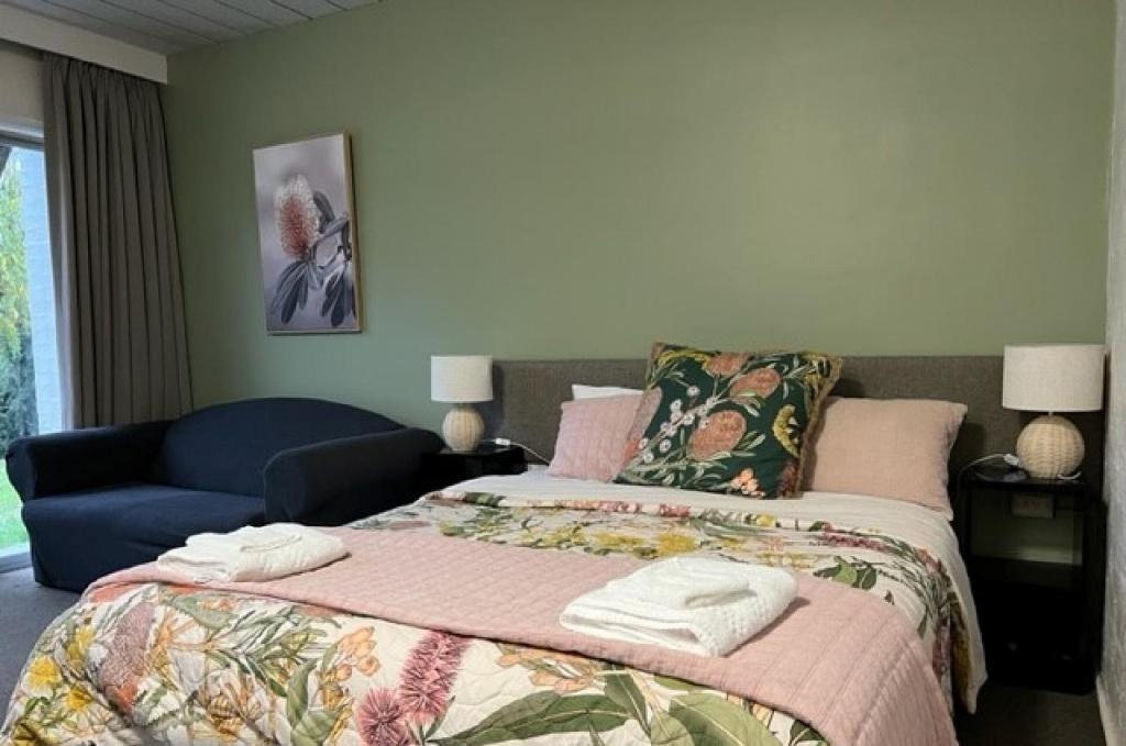 Riverbank Park MOTEL photo