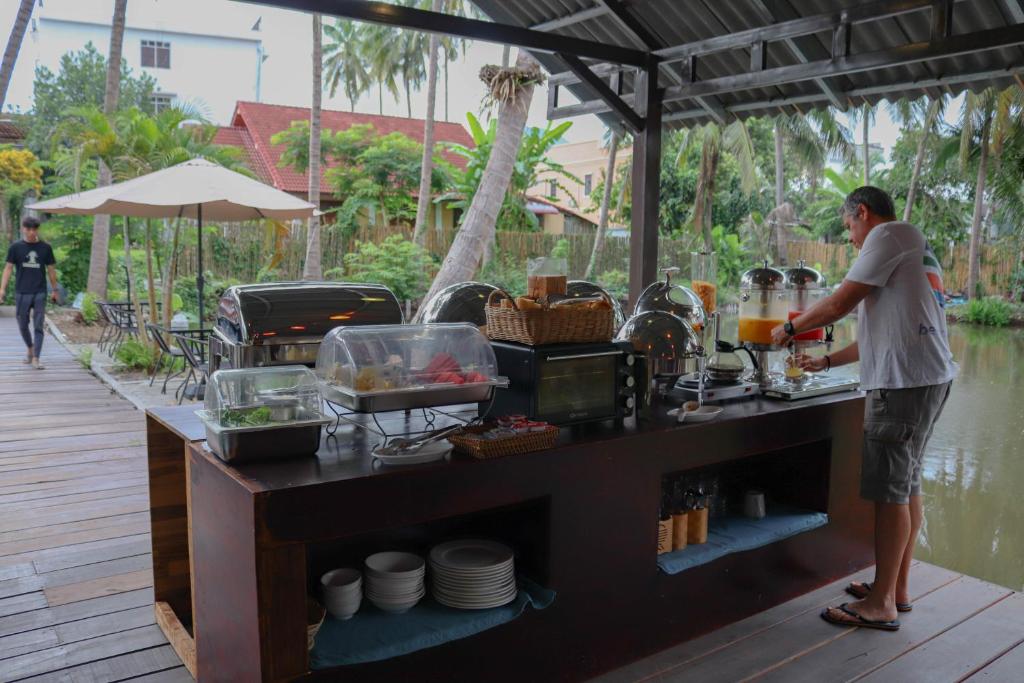 ヴィラ オアシス ルアン プラバーン - Dining image