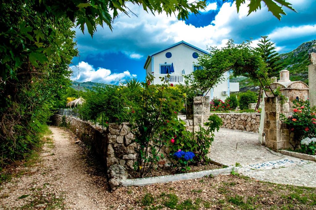 Exterior view, Dreams Apartments - Katelios,Santa Barbara beach in Kefalonia