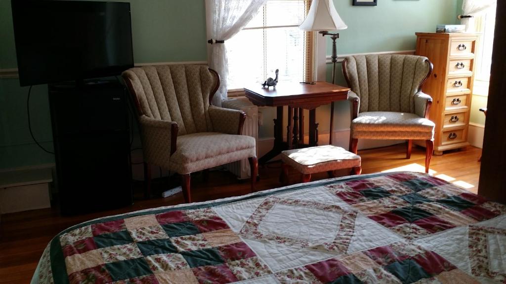 Burbank Rose Inn Bed & Breakfast photo