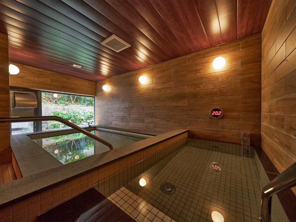 Hot tub