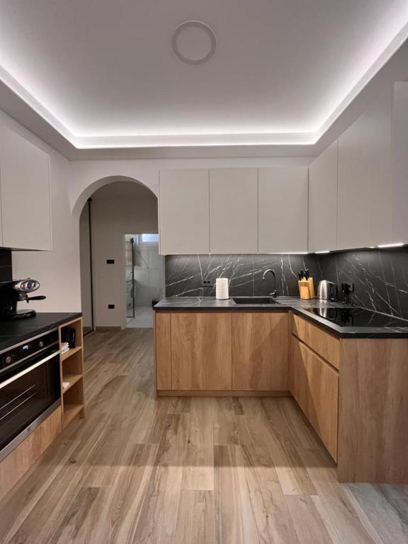 APARTMA NIKA, Pobegi