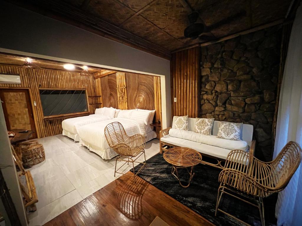 Deluxe Queen Room per night ₱14,497